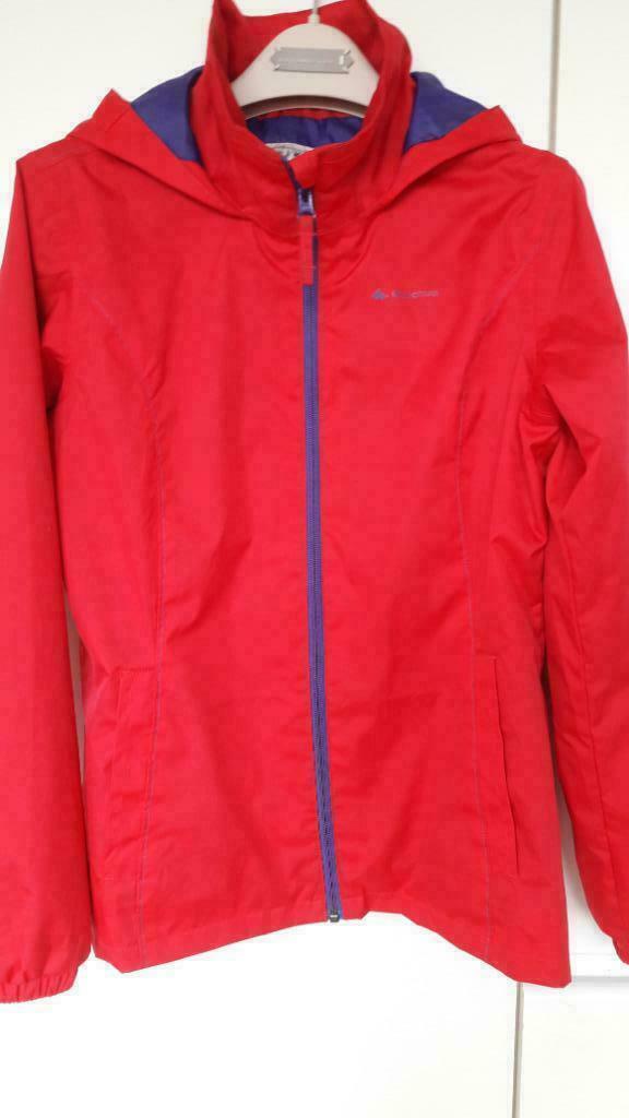 RODE REGENJAS. M/14 JAAR  "QUECHUA", Ophalen of Verzenden, Zo goed als nieuw, Quechua, Meisje