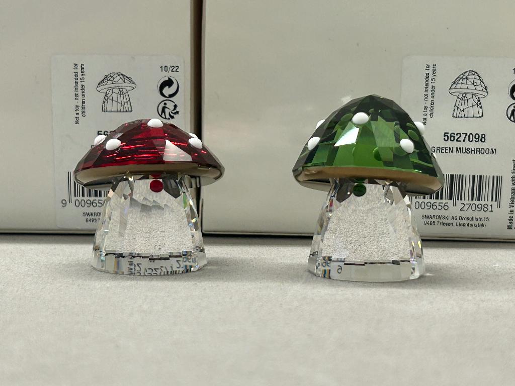 Swarovski Holiday Cheers Rode & Groene Paddenstoel (Set), Ophalen of Verzenden, Nieuw, Figuurtje