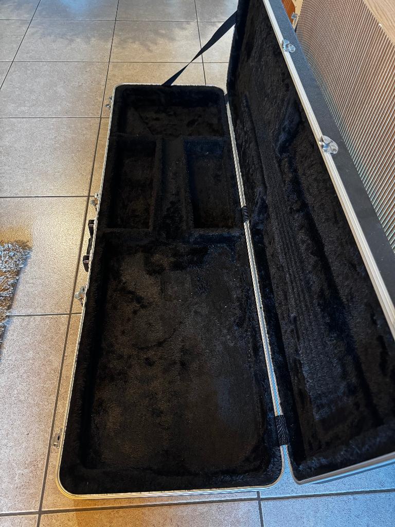 Basgitaar koffer Gator, Ophalen, Zo goed als nieuw, Elektrische basgitaar, Flightcase