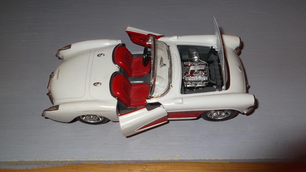 CHEVROLET CORVETTE'57(Bburago1/24), Ophalen of Verzenden, Gebruikt, Auto, Burago