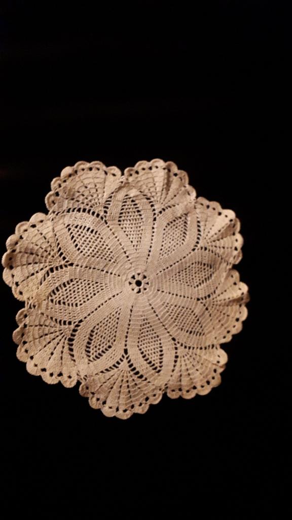Gehaakte onderlegger diameter 26 cm (17), Hobby en Vrije tijd, Ophalen of Verzenden, Gebruikt, Haken