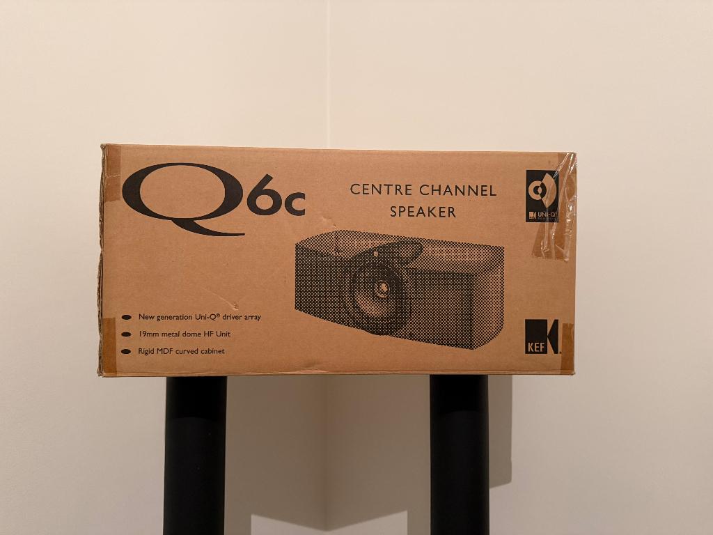 KEF Q6c Center Channel speaker, 60 à 120 watts, Comme neuf, Enlèvement, Haut-parleur central