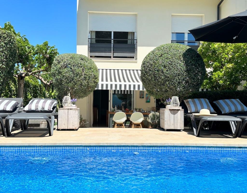 Mooie Villa met privézwembad 8P Costa Brava, Vakantie, 8 personen, 4 of meer slaapkamers, Bemiddelingsbureau, Dorp