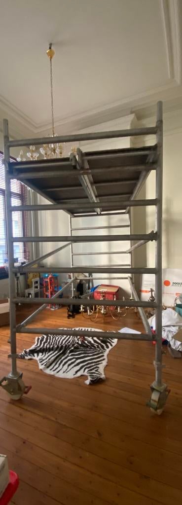 Stelling kan tot 3m40 hoog, lengte 250 diepte 130, Doe-het-zelf en Bouw, Steigers, Ophalen, Gebruikt, Rolsteiger of Kamersteiger