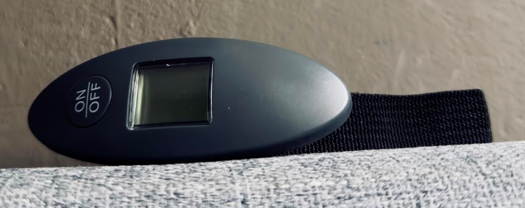 Digitale bagageweegschaal, Elektronische apparatuur, Weegschalen, Ophalen of Verzenden, Zo goed als nieuw