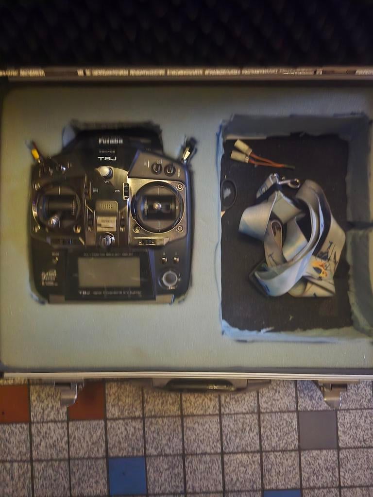 Futaba T8j, Hobby en Vrije tijd, Modelbouw | Radiografisch | Vliegtuigen, Ophalen