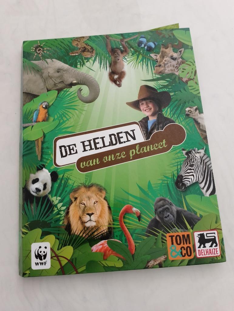 Boek de Helden van onze planeet, volledig vol, WWF, Verzamelen, Overige supermarkten, Ophalen of Verzenden