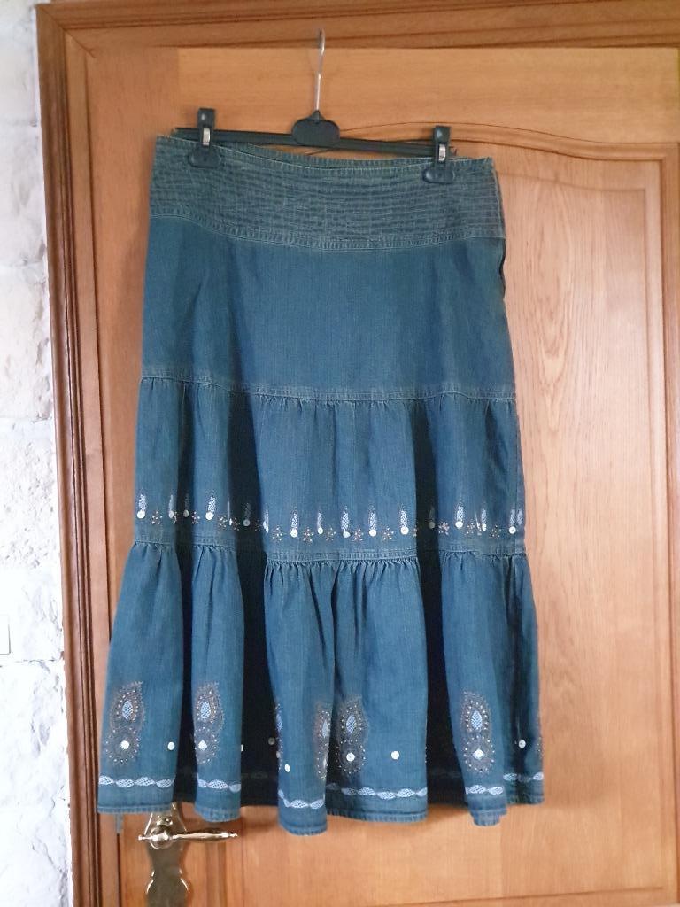 Jupe en jeans neuve, Vêtements | Femmes, Jupes, Enlèvement, Neuf
