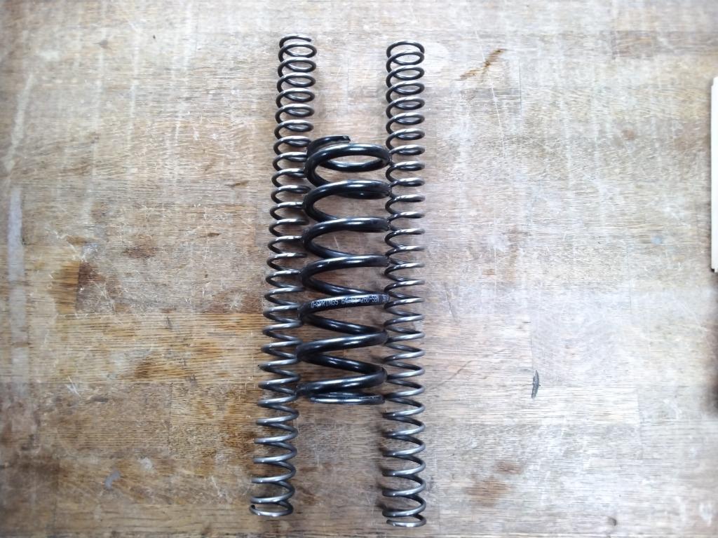 Set ressorts kyb kayaba >90kg, Motos, Pièces | Toutes-marques, Enlèvement ou Envoi