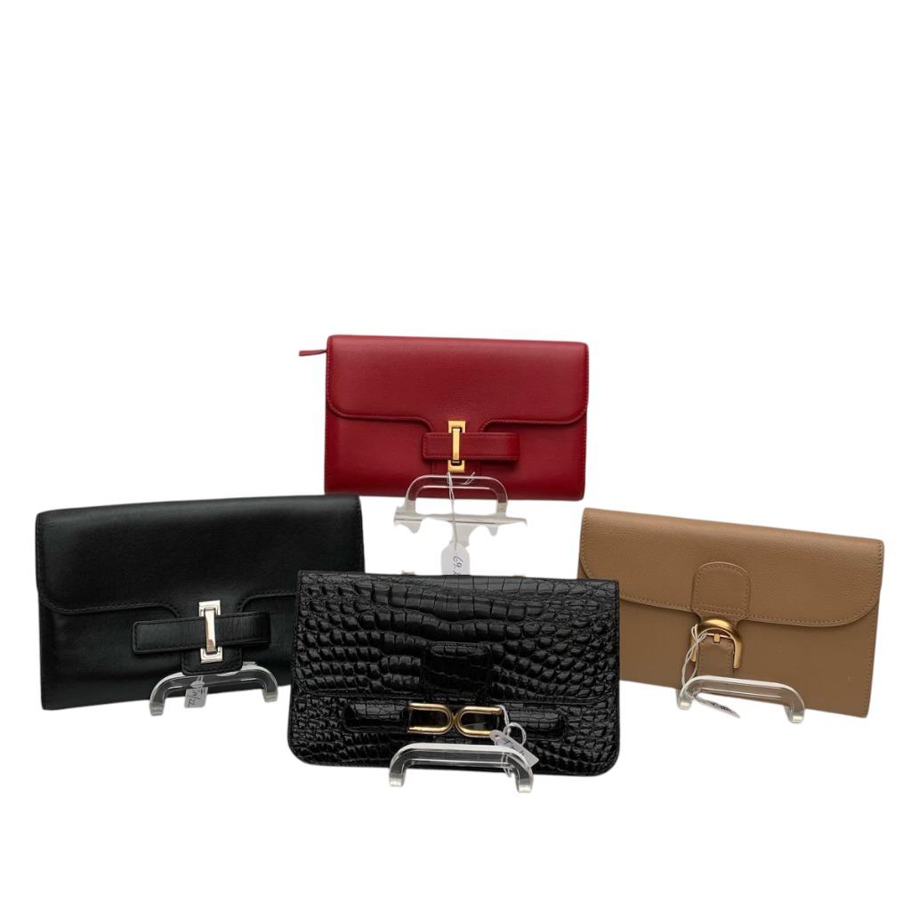 Delvaux portefeuilles. Meer in onze winkel ook Louis Vuitton, Handtassen en Accessoires, Tassen | Damestassen, Beige, Ophalen of Verzenden