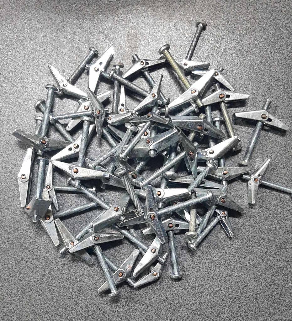 Lot de 46 pièces Systèmes de fixation pour plaque de plâtre, Ophalen of Verzenden, Nieuw, Overige materialen