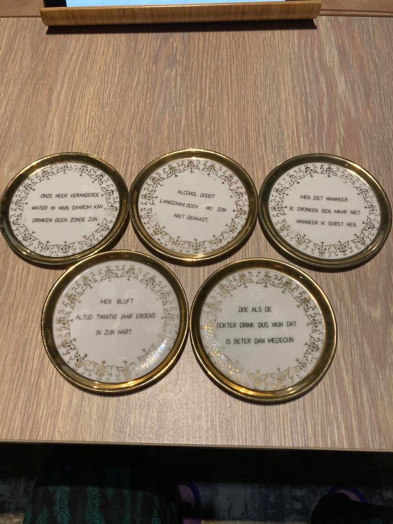 Vintage bordjes schoteltjes met  teksten over Alcohol”, Huis en Inrichting, Ophalen of Verzenden