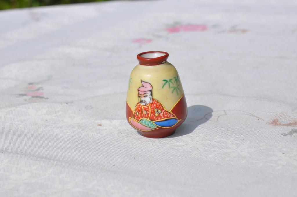 petit vase de vitrine satuma, Enlèvement ou Envoi
