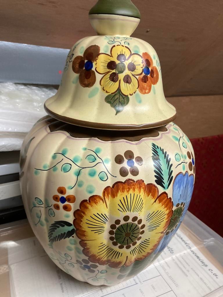 Joli vase avec couvercle, Enlèvement, Comme neuf