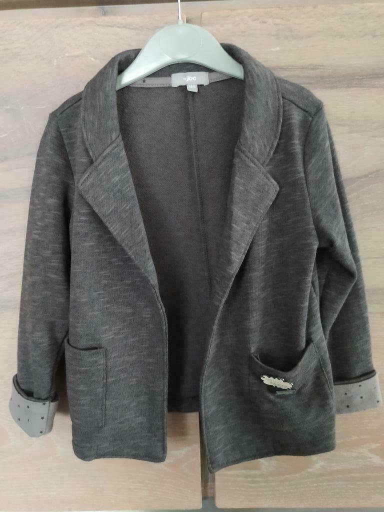 Blazer in joggingstof maat 104, Enlèvement ou Envoi, Utilisé, Garçon, Pull ou Veste