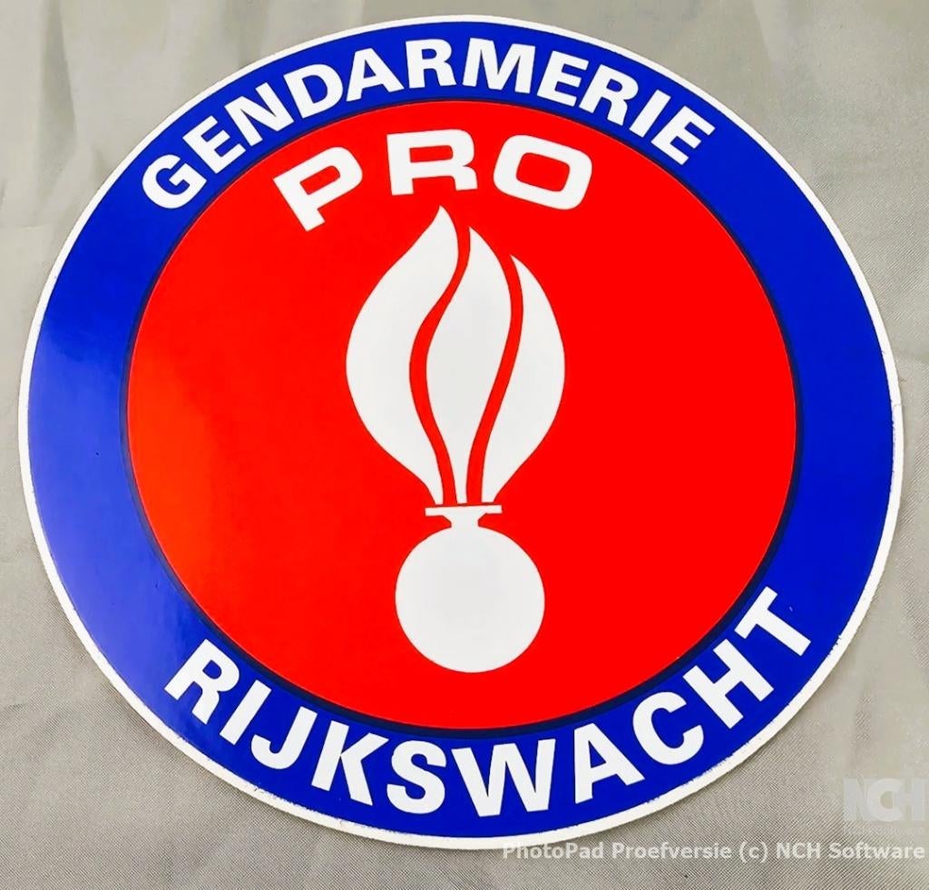 RIJKSWACHT  PRO  PORTIER STICKER  23 CM, Verzenden, Rijkswacht, Embleem of Badge