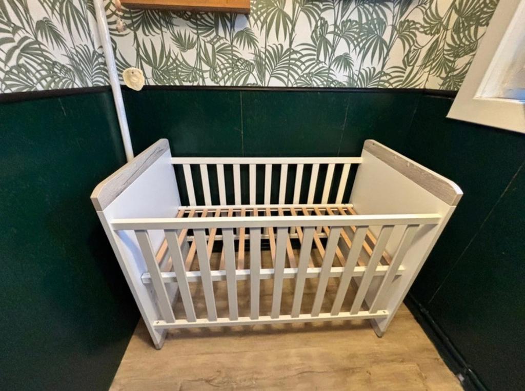 Meegroei bed (Dreambaby), Kinderen en Baby's, Kinderkamer | Bedden, Ophalen, Zo goed als nieuw