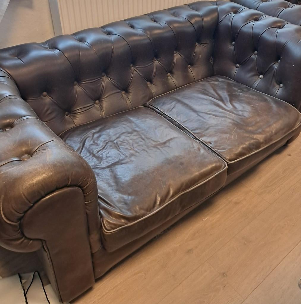Chesterfield 2 zit geherstoffeerd in hoogwaardig bruin leer, Ophalen