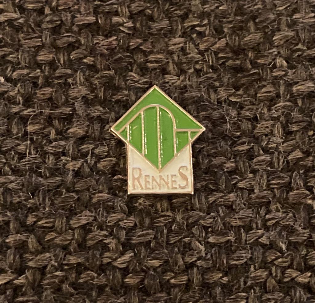PIN - RENNES - FRANCE - FRANKRIJK, Envoi, Utilisé, Ville ou Campagne, Insigne ou Pin's