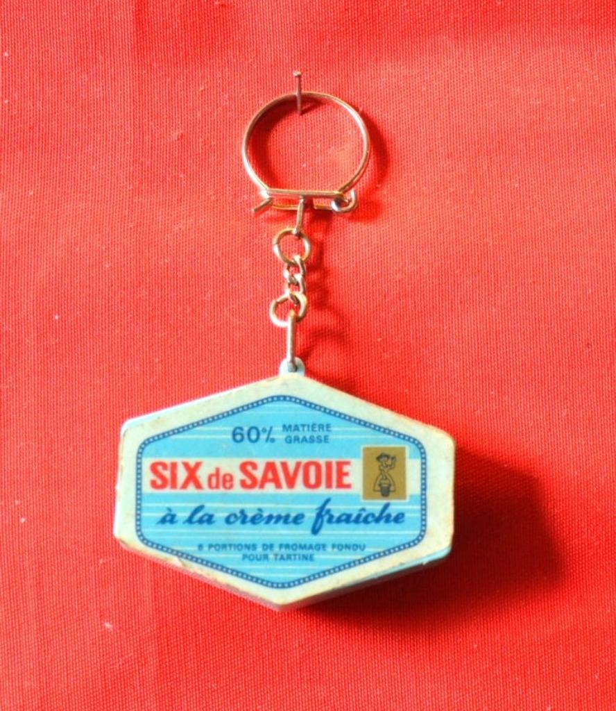 porte cle publicitaire fromage six de savoie, Enlèvement ou Envoi, Utilisé, Marque