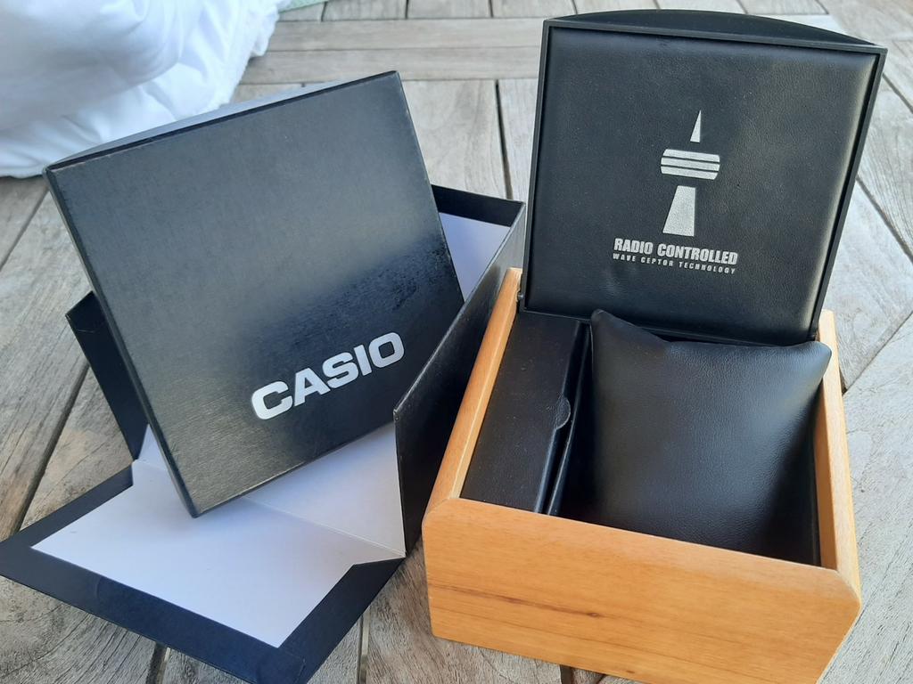Coffret de luxe CASIO en bois et cuir, Enlèvement ou Envoi, Comme neuf
