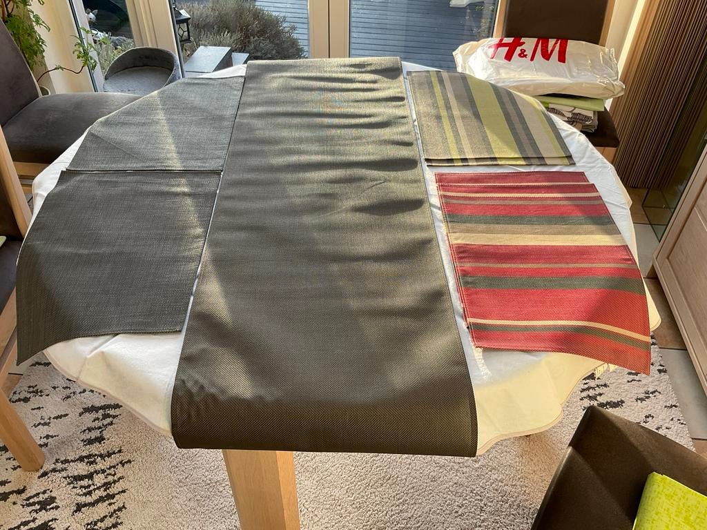 chemin de table et 6 set ou placement va en machine, Gebruikt, Grijs, Placemat