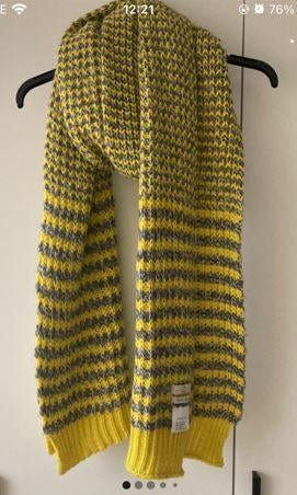 Warme sjaal Essentiel, Essentiel Antwerp, Ophalen of Verzenden, Zo goed als nieuw, Sjaal