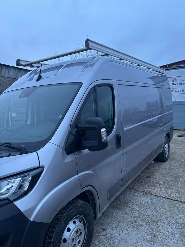 Camionet met trekhaak en dakdrager, Autos, Argent ou Gris, Achat, Entreprise, 3 places