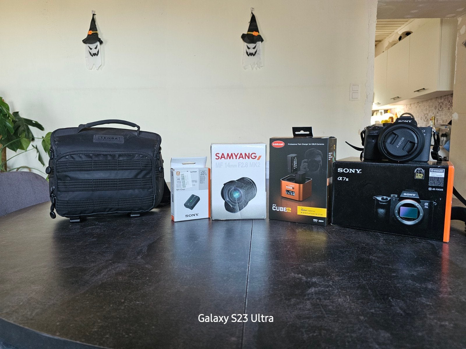 Sony Alpha 7 III + 2 objectifs + accessoires – État neuf, TV, Hi-fi & Vidéo, Comme neuf, Enlèvement, Appareil photo hybride, Sony
