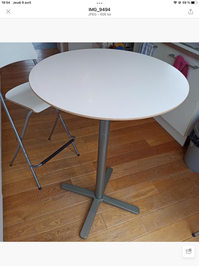 HOGE TAFEL + STOELEN, Zo goed als nieuw