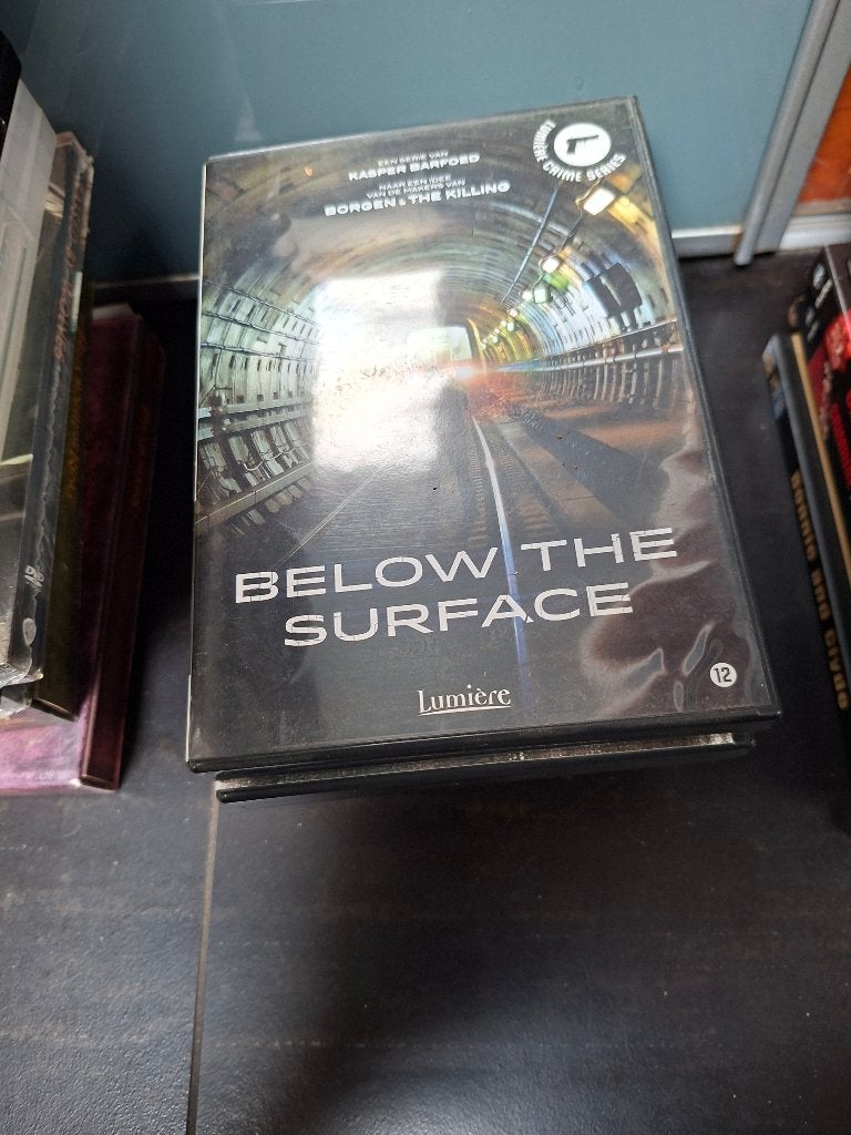dvd - below the surface - 2 disc - doos 4, Cd's en Dvd's, Misdaad, Nederlands, Ophalen of Verzenden, Zo goed als nieuw