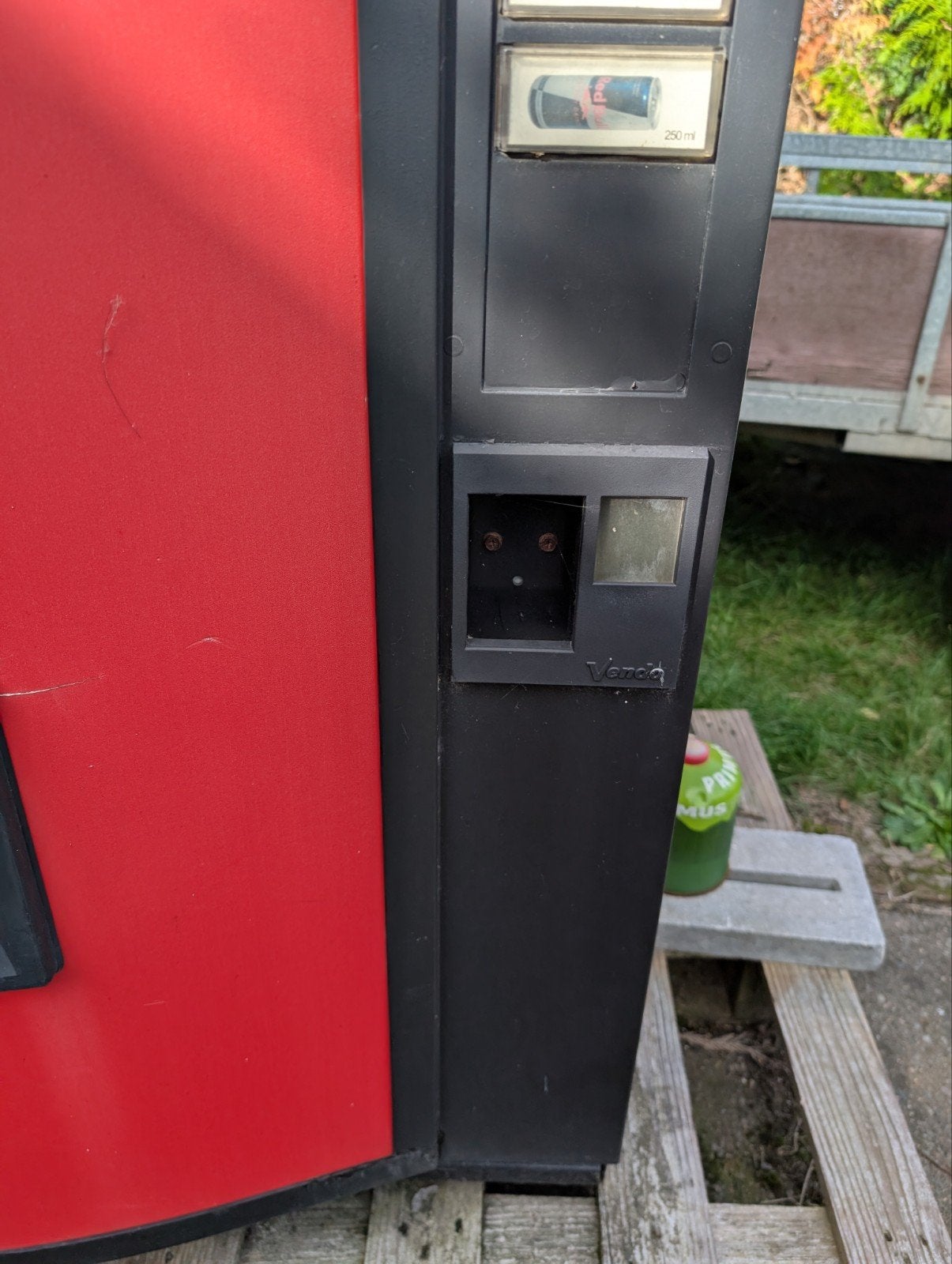 Coca Cola automaat, Ophalen