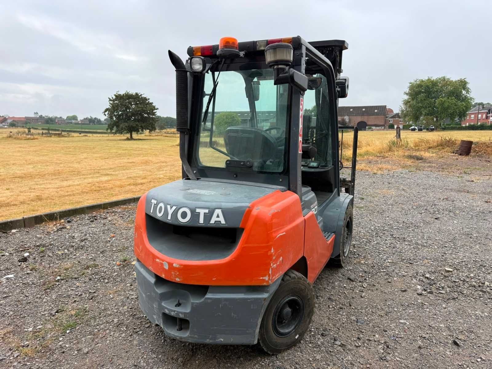 Toyota Tonero Chariot élévateur diesel 30 02-8FDF30 – 3., Articles professionnels, Autre propulsion, Chariot élévateur, Toyota