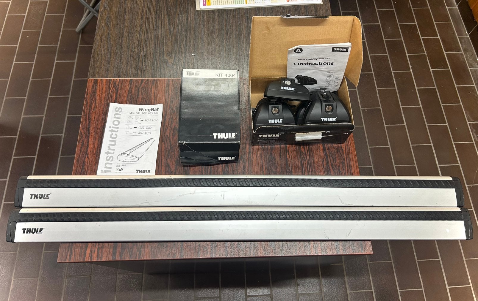 Thule wingbar dakdragers + rapid system 753 + kit4064, Auto diversen, Dakdragers, Ophalen, Zo goed als nieuw