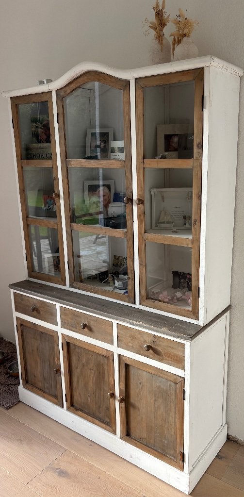 Landelijke vitrinekast wit/ hout, Huis en Inrichting, 100 tot 150 cm, Overige houtsoorten, Ophalen of Verzenden, Zo goed als nieuw