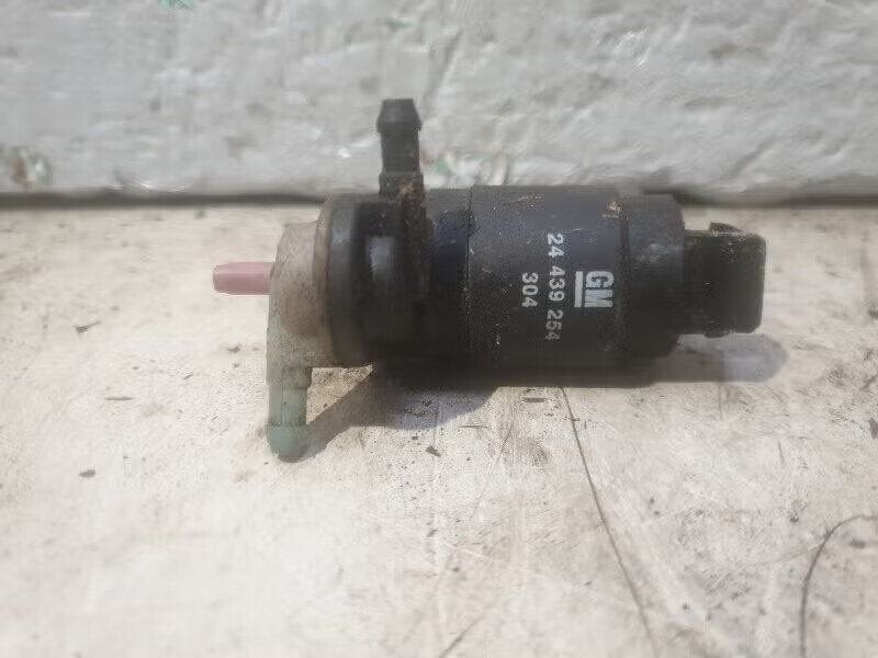 RUITENSPROEIERPOMP VOOR + ACHTER Opel Corsa C (F08 / 68), Bahnhofsplatz 65423 Rüsselsheim am Main, DE, Enlèvement ou Envoi, Opel