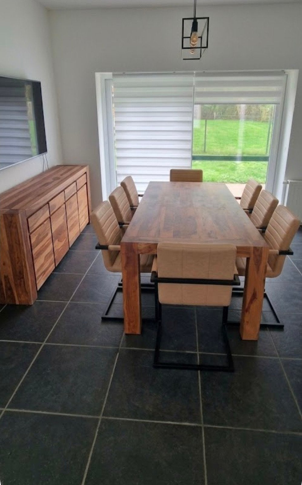 Belle table en bois d'acacia massif, commode et 8 chaises !, Maison & Meubles, Enlèvement