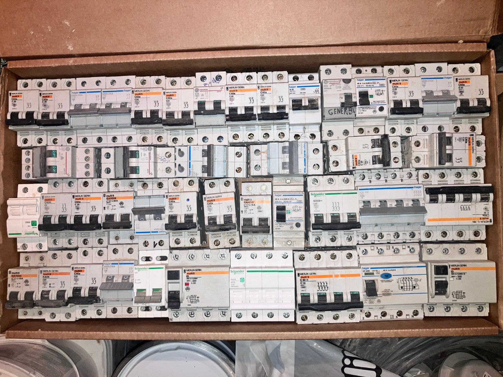 Stroomonderbrekers — Merlin Gerin Multi9/Hager/Schneider, Doe-het-zelf en Bouw, Elektriciteit en Kabels, Ophalen of Verzenden