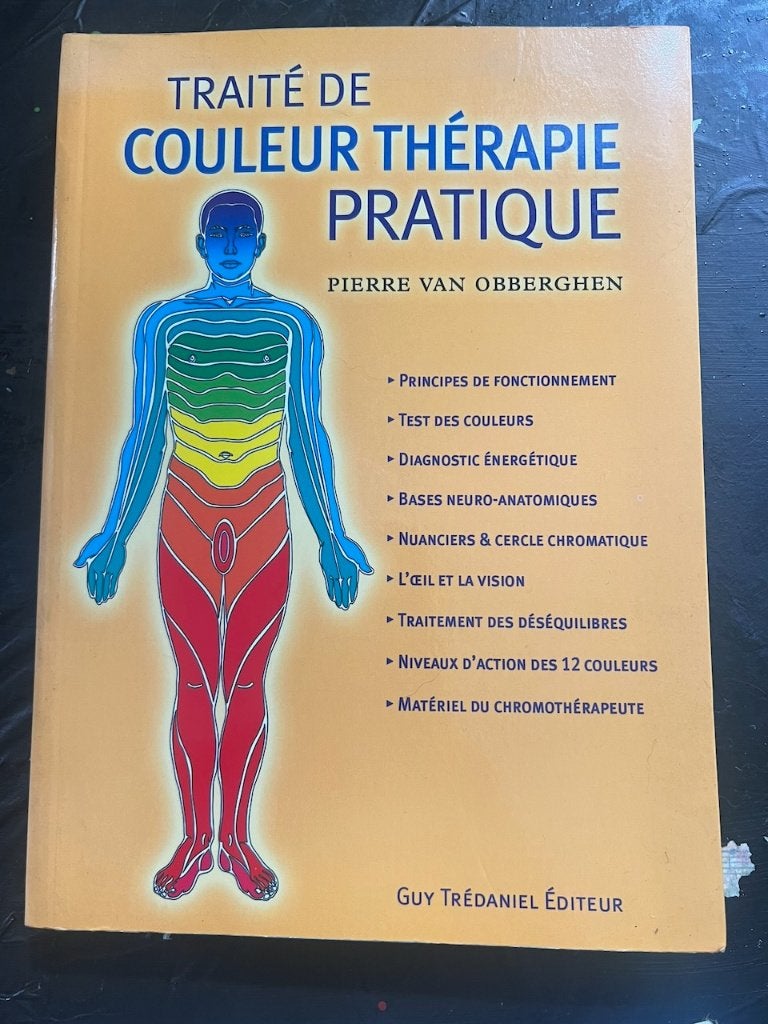 Livre Traité de couleur thérapie pratique, Enlèvement, Comme neuf
