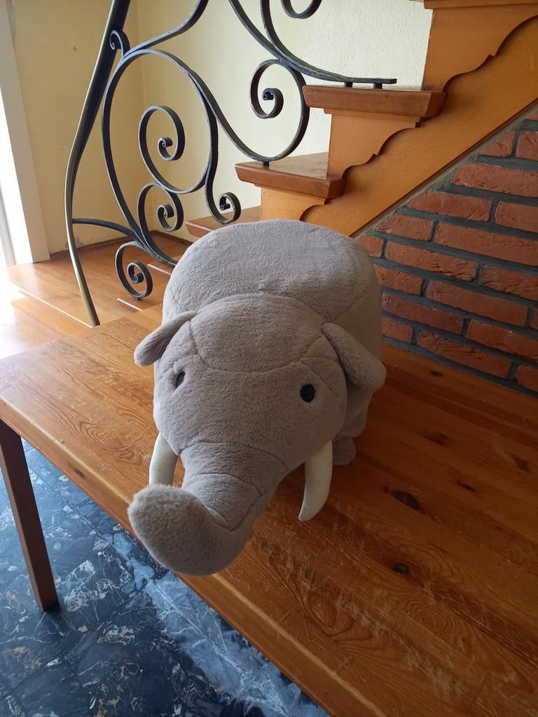 POUF ÉLÉPHANT POUR ÉLÉPHANT, Enlèvement