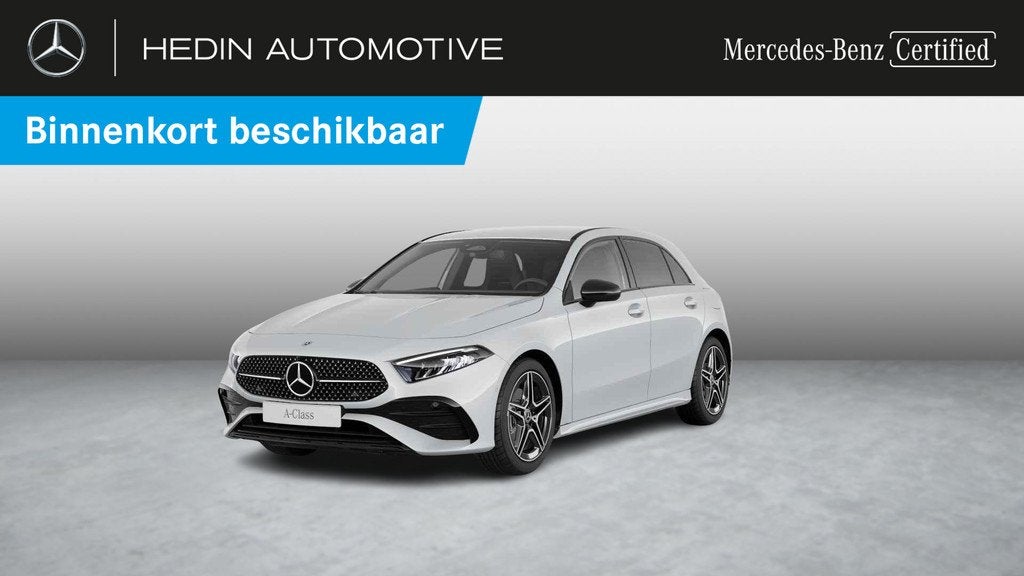 Mercedes-Benz A-Klasse 180 Hatchback AMG Line | Night Pack |, Auto's, Stof, Gebruikt, 4 cilinders, Wit