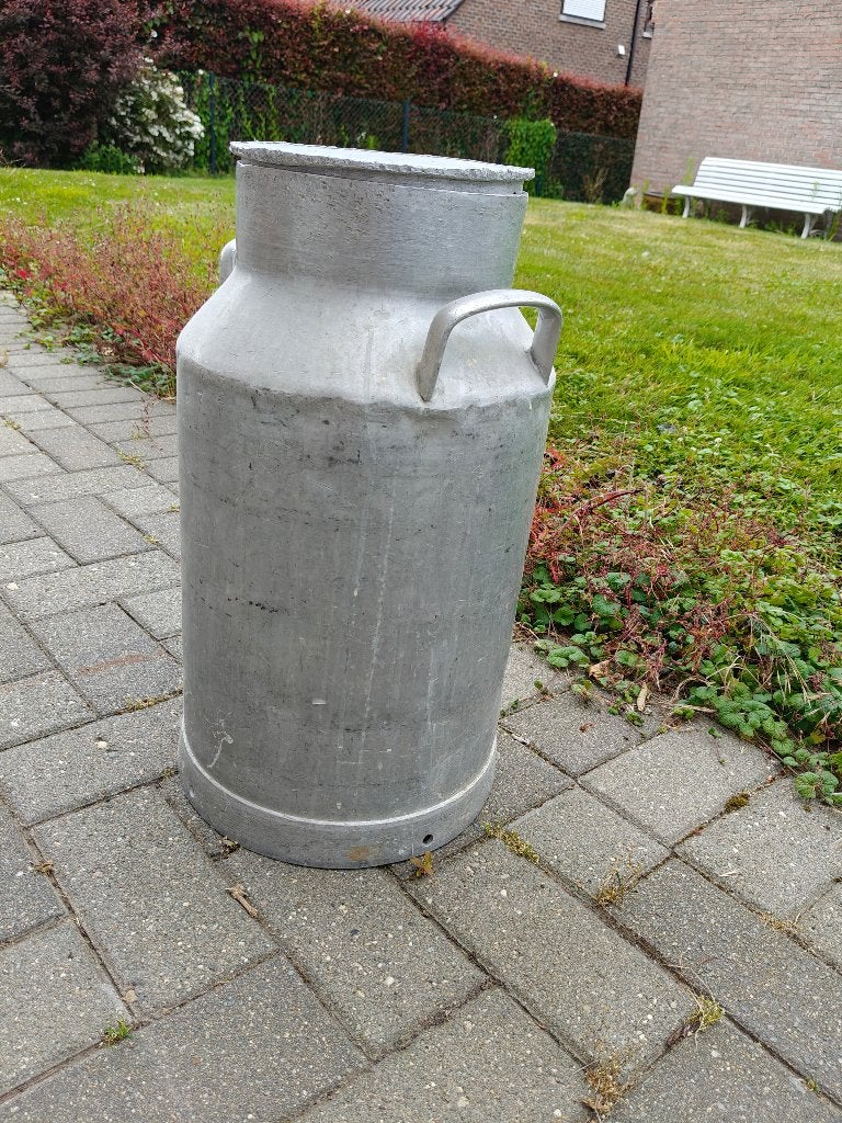 Lichte, metalen melkkruik met deksel., Antiek en Kunst, Curiosa en Brocante, Ophalen