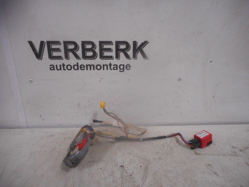 MOTEUR VITRE TOIT OUVRANT ELECTRIQUE 406 Coupé (8C), Kontakt-peugeot@peugeot.com, Utilisé, Peugeot Deutschland GmbH, Bahnhofsplatz
65423  Rüsselsheim, DE