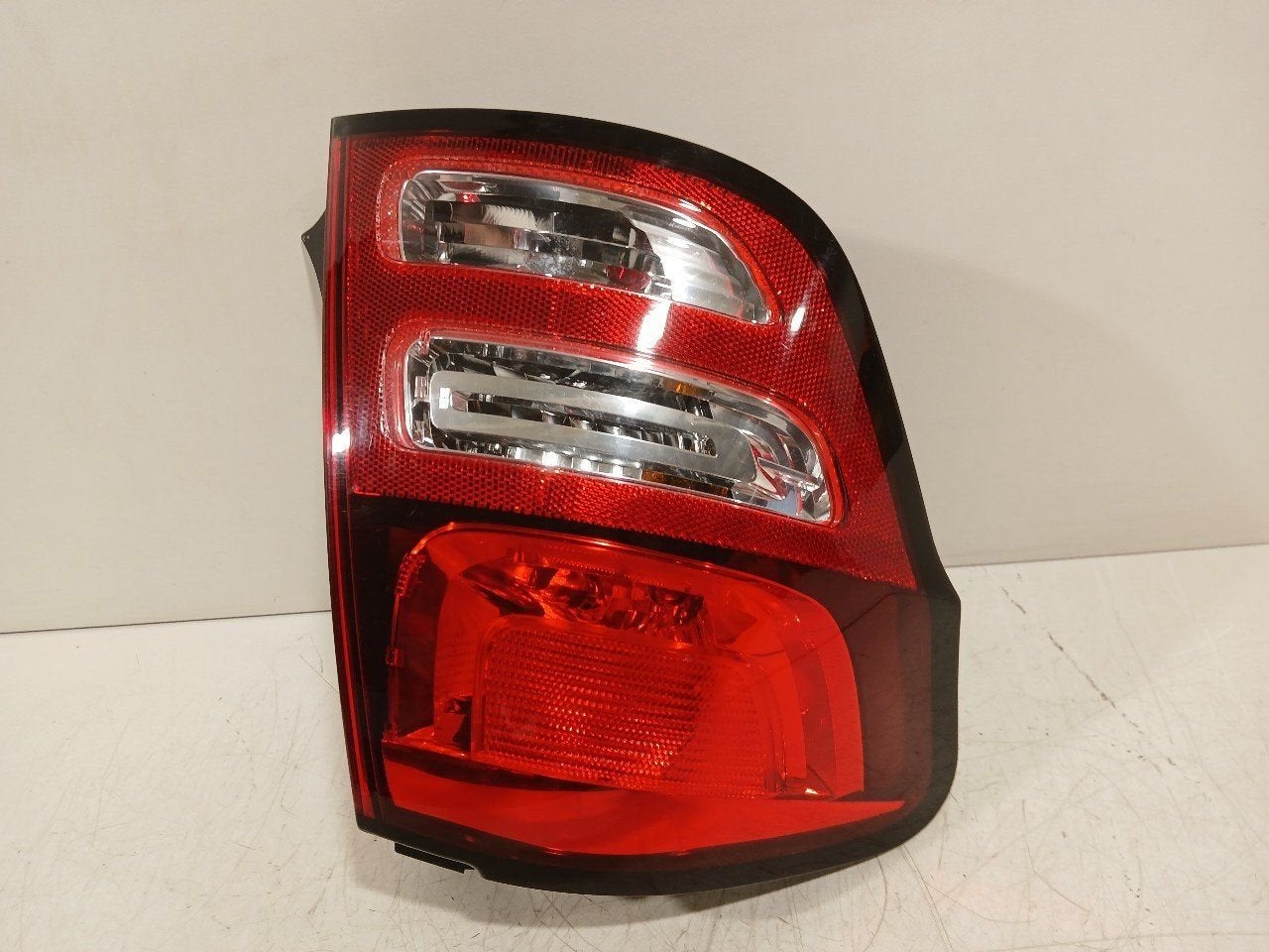 Achterlicht links buiten Citroën C3, Onderdelen@venauto.nl, Van der Ven Autorecycling B.V., Ettenseweg 76, 4706 PB Roosendaal, The Netherlands