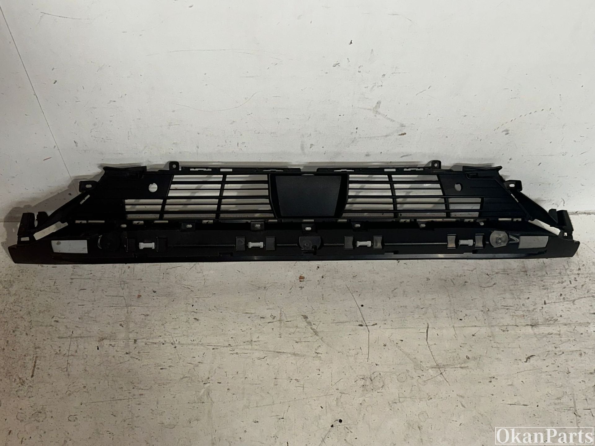 Citro n DS3 sous calandre 9820842580, Info@fabrikant.eu, Fabrikant BV, Fabrikantstraat 1
1000 AA  Amsterdam, NL, Utilisé