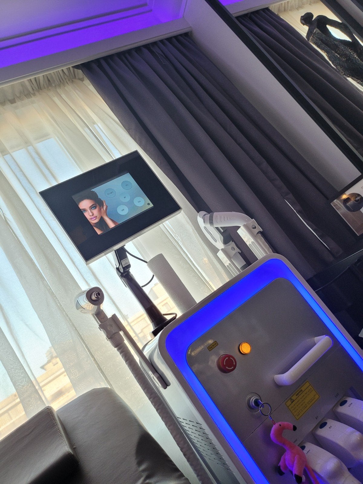 Machine professionnelle dotée avec LASER SHR & ND YAG & RF, Electroménager, Équipement de Soins personnels, Enlèvement, Comme neuf
