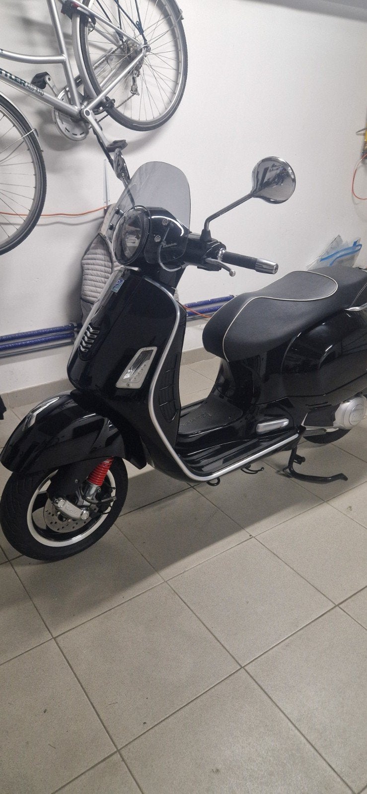 Vespa 125 gts sport, Ophalen, Vespa S, Zo goed als nieuw, Benzine