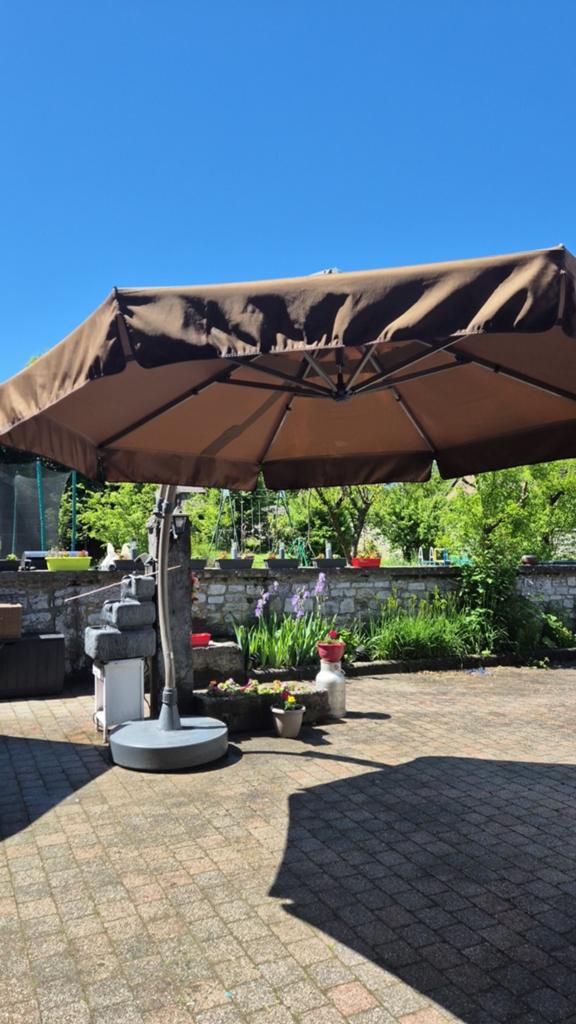 Parasol avec sont pieds
