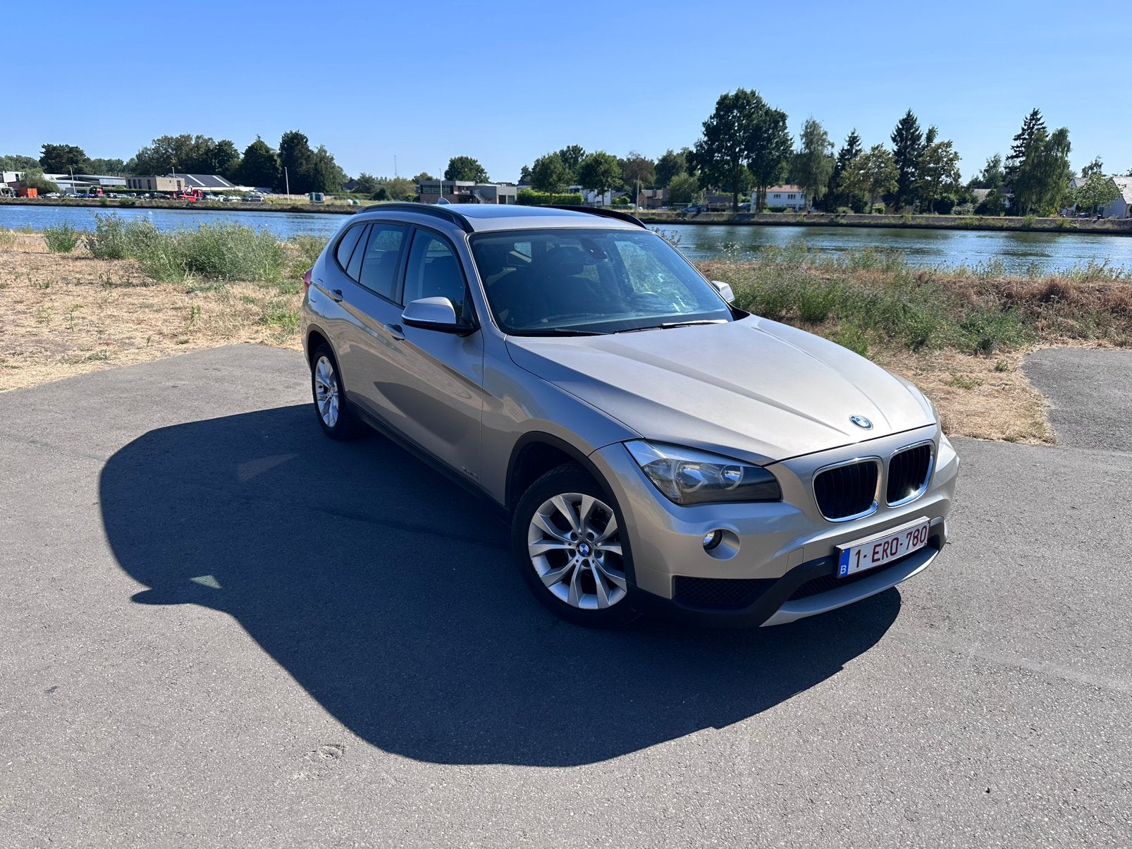 BMW X1 2.0iA sDrive18 FULL OPTION, Achat, 1800 kg, Capteur de stationnement, Autres couleurs