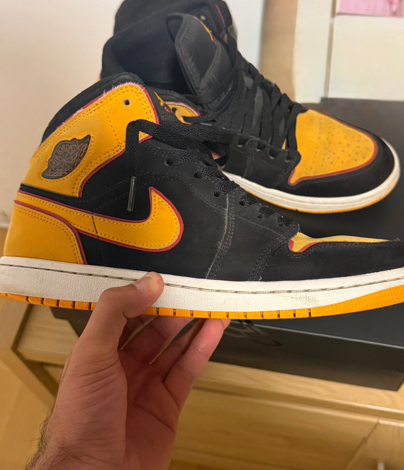 Air Jordan 1 Mid Fat Tongue Black Orange maat 42, Kleding | Heren, Ophalen, Zo goed als nieuw, Sneakers